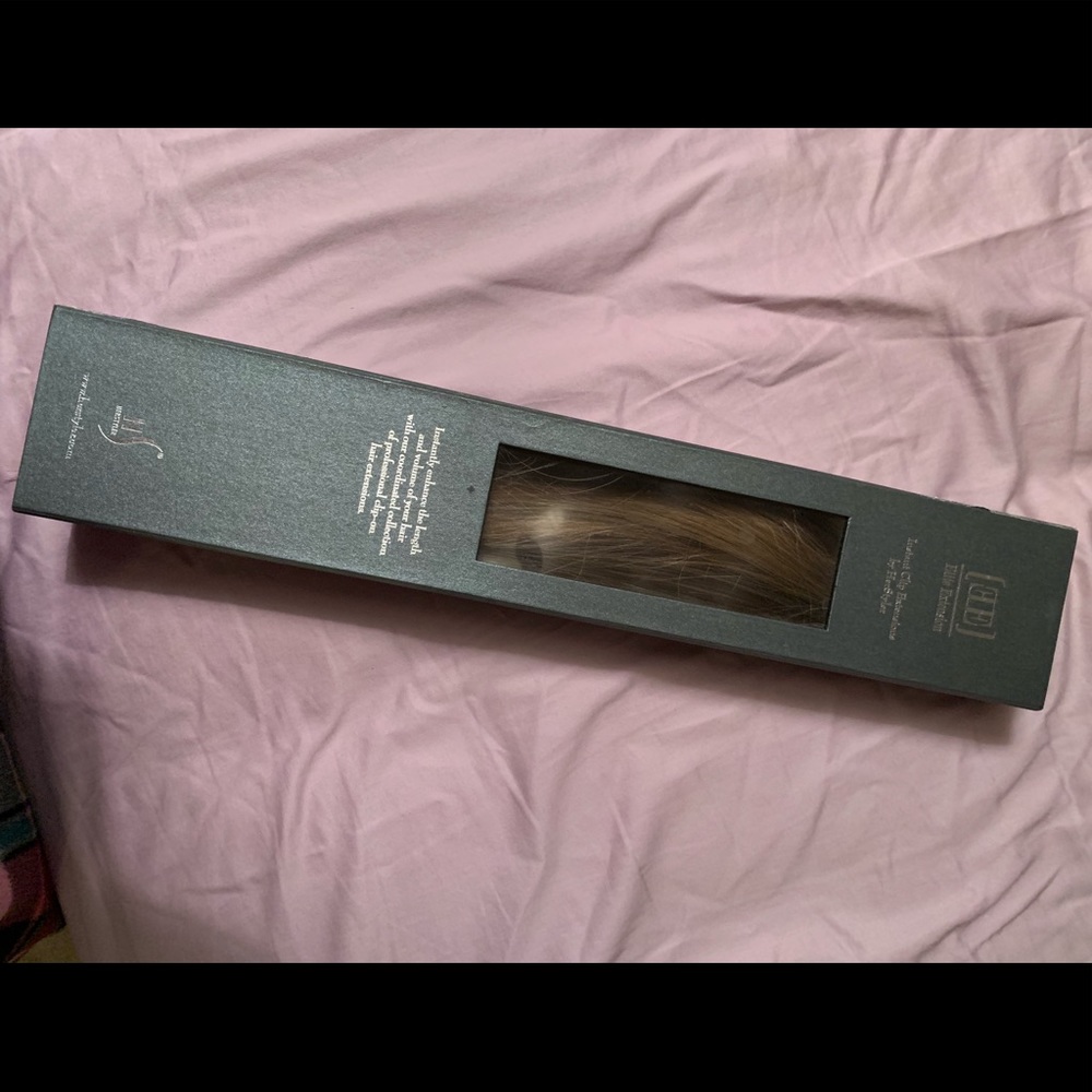 Her Styler brown/blonde hair extensions